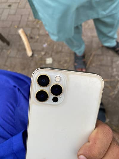 Apple iPhone 12 Pro golden col