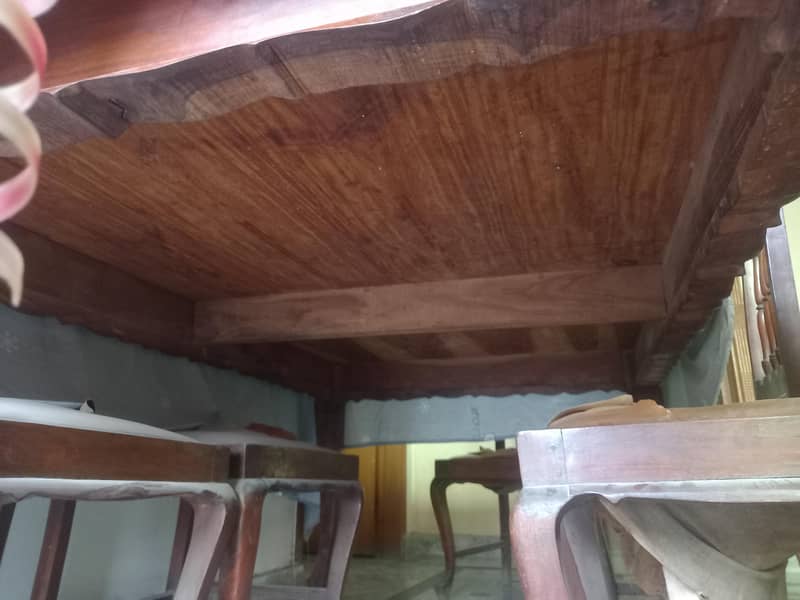 Dinning table full size solid wood 4