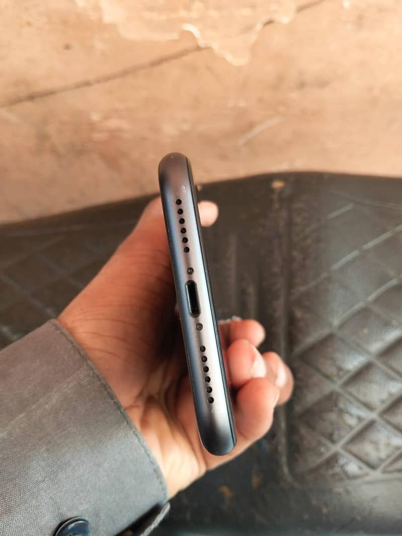 Apple iPhone 11 5