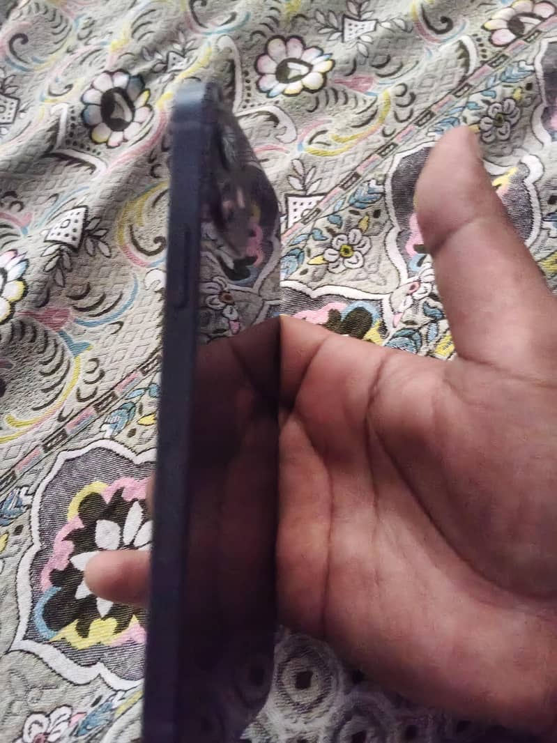 Apple iPhone 12 4
