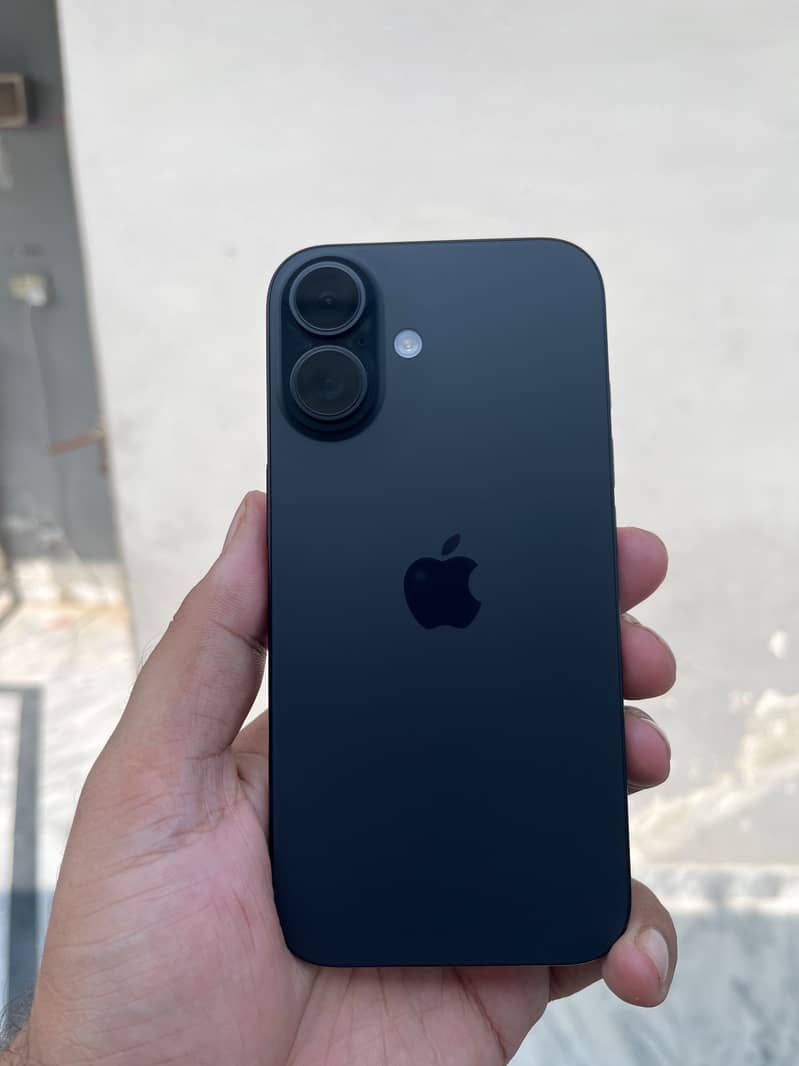 Apple iPhone 16 256 Gb 100BH 3CC just i week used. 0