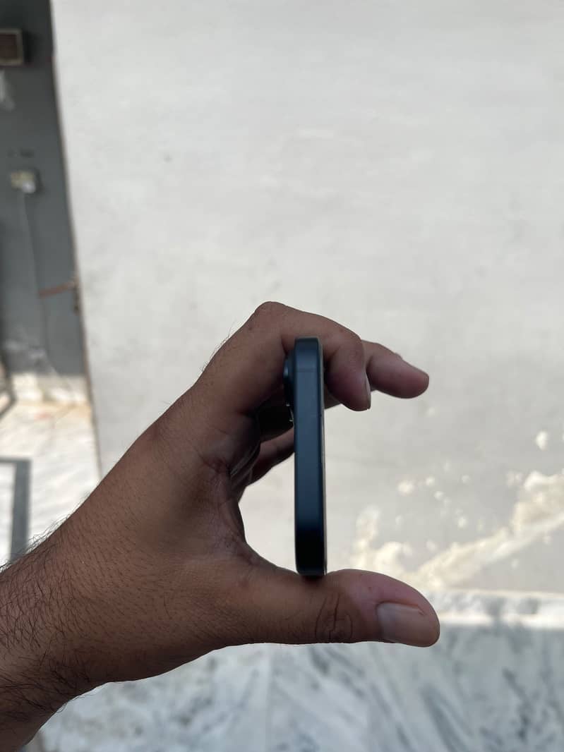 Apple iPhone 16 256 Gb 100BH 3CC just i week used. 4