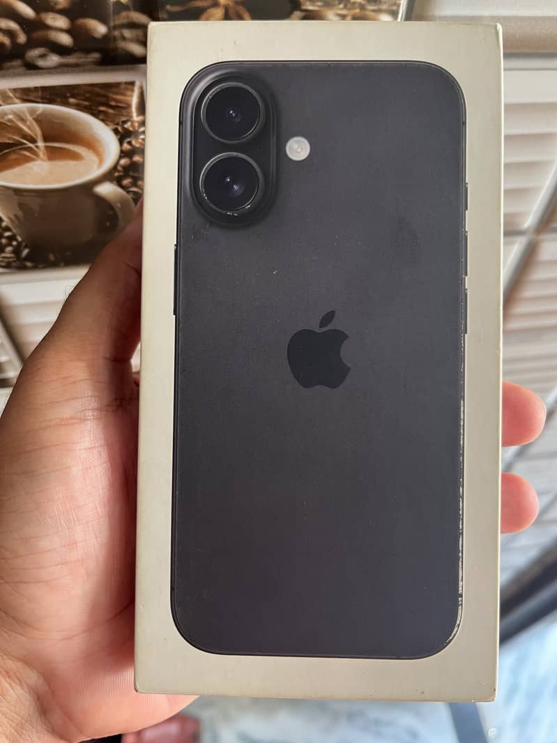 Apple iPhone 16 256 Gb 100BH 3CC just i week used. 5