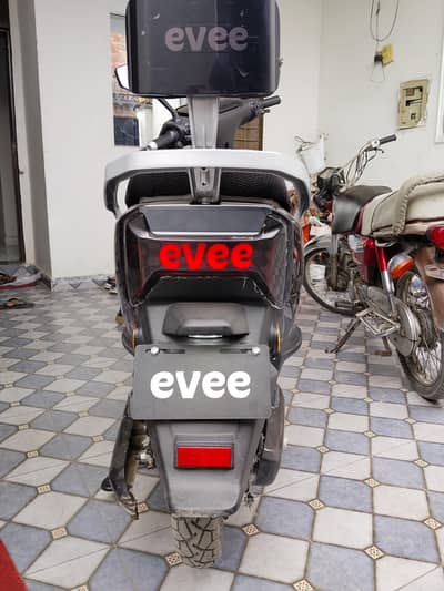 Under warranty scooty urgent  sale genzi 03059025818