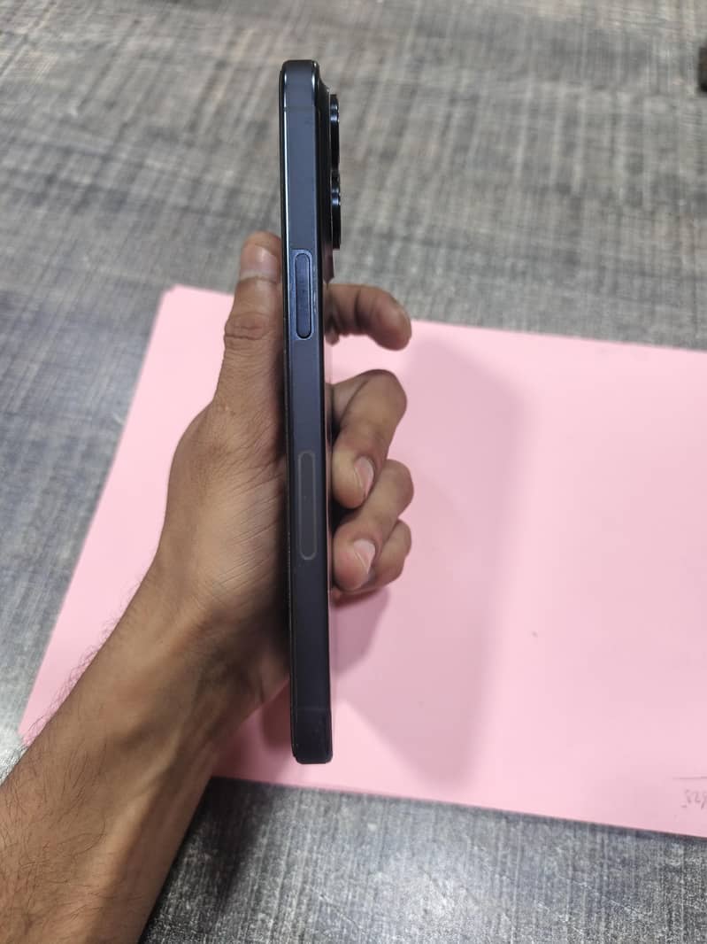 Apple iPhone 15 Pro Max 3