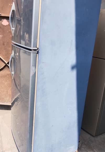 refregretar 2 door medium size