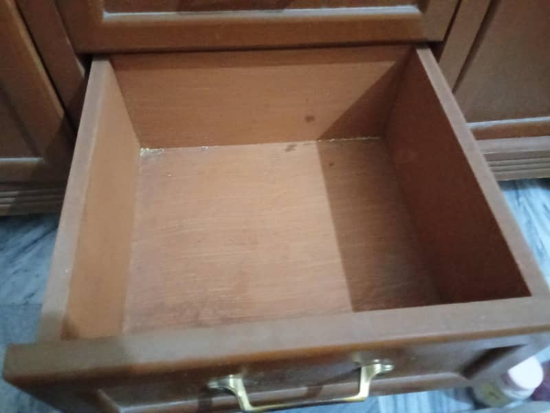Dressing table 0