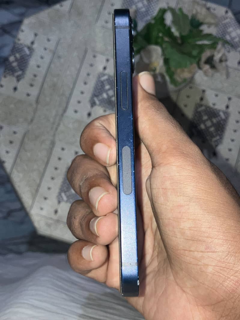 Apple iPhone 12 mini 0