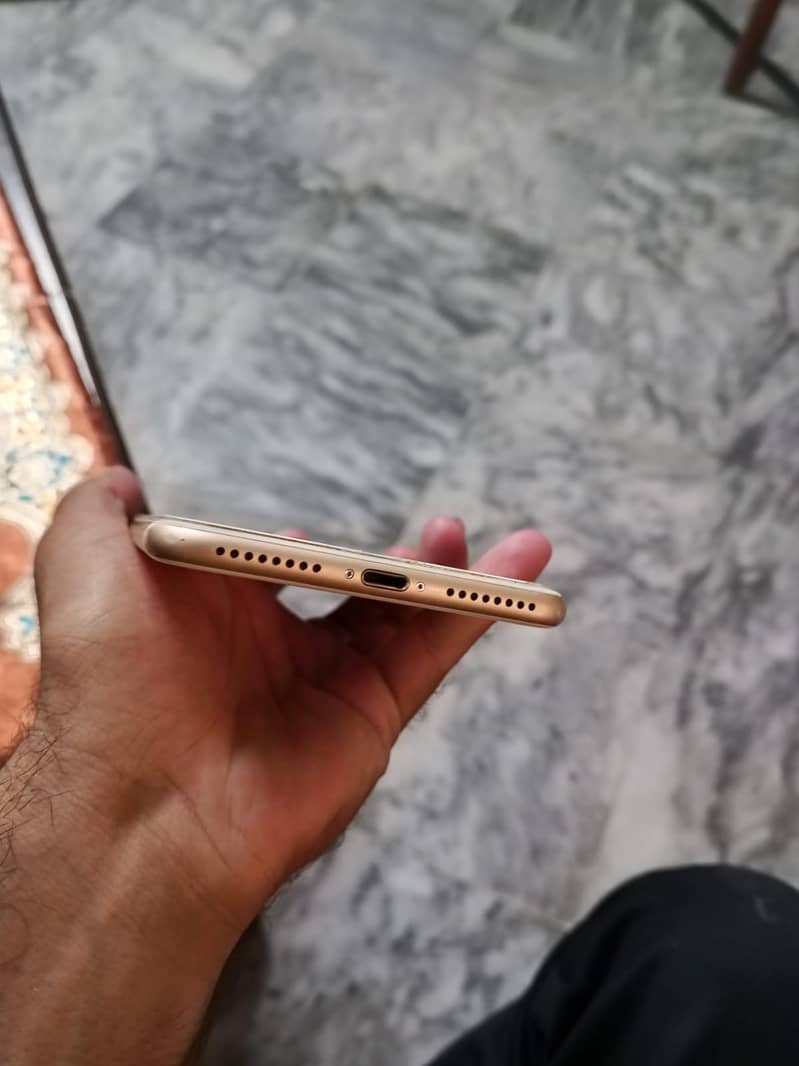 Apple iPhone 7 Plus 2