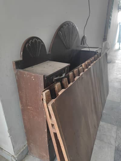 urgent sale bed pure wood