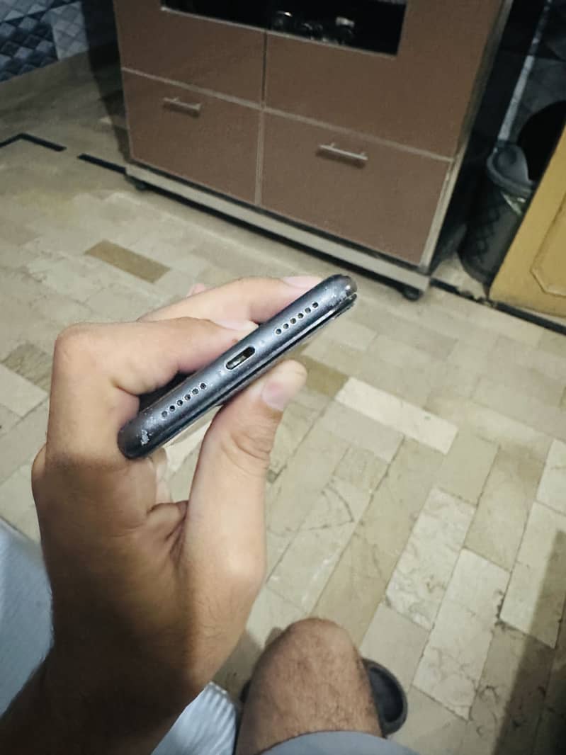 Apple iPhone 11 0