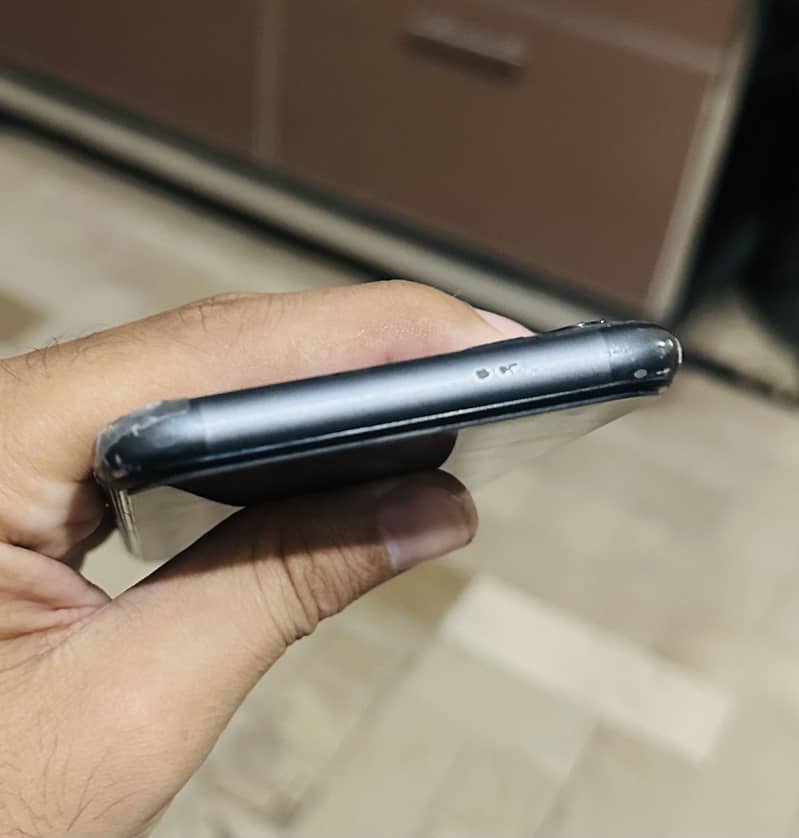 Apple iPhone 11 3