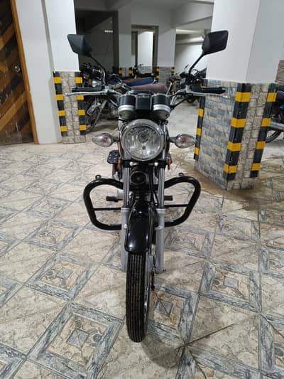 suzuki 150 GS black new shape