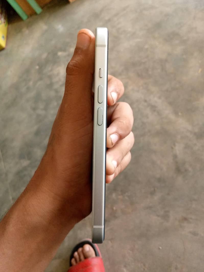 Apple iPhone 15 2