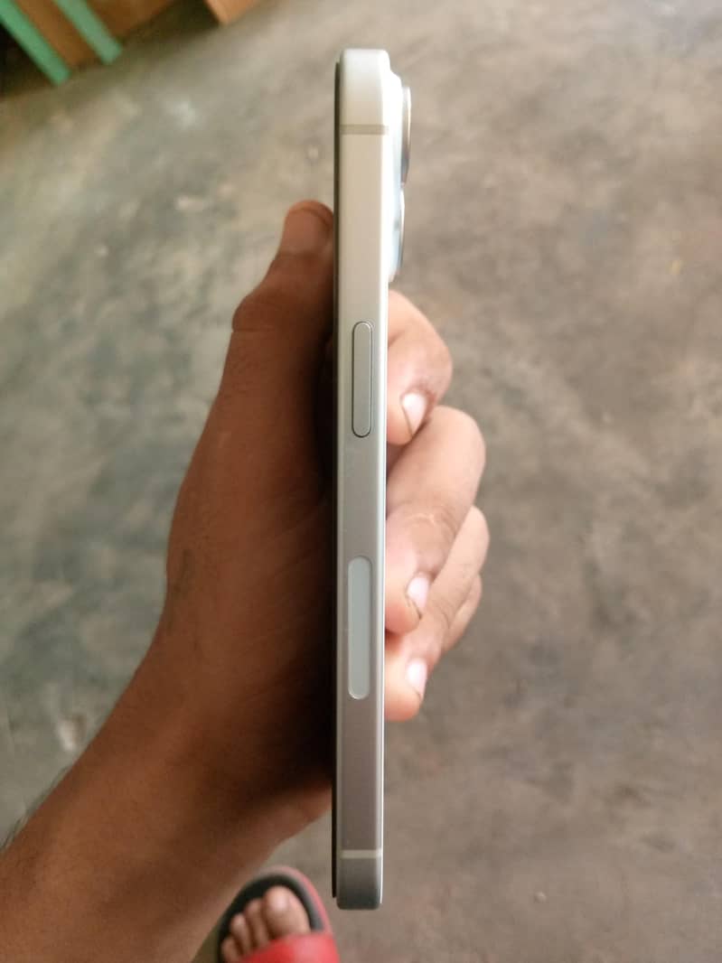 Apple iPhone 15 3