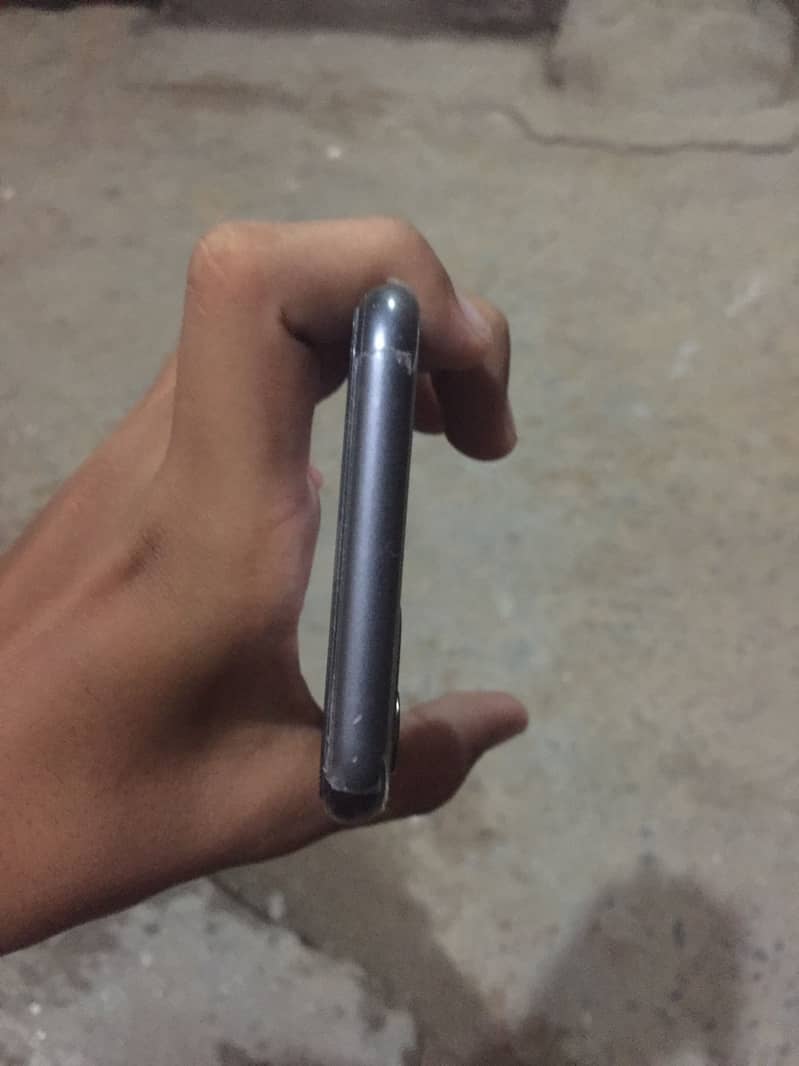 Apple iPhone 11 3