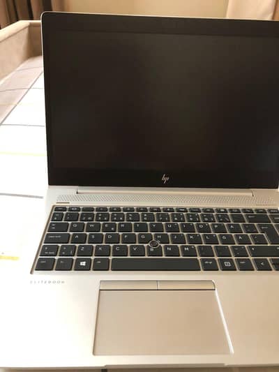 hp elite book 16 gb ram core i5 / 8 gen