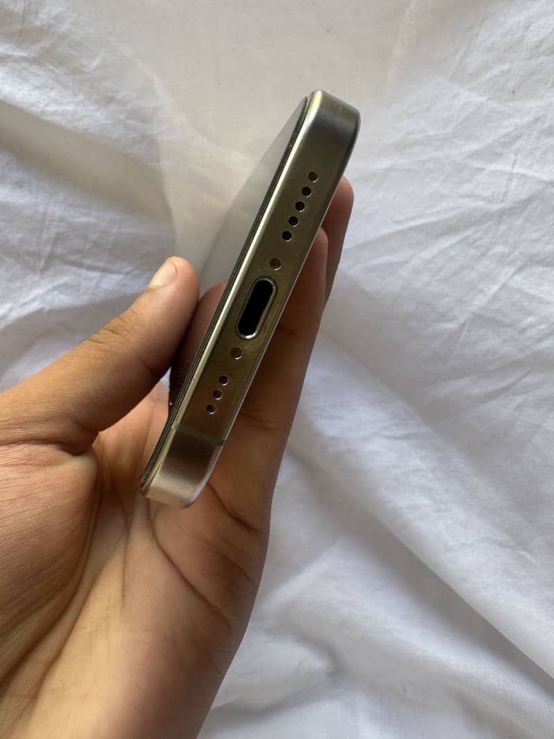 Apple iPhone 15 Pro 4