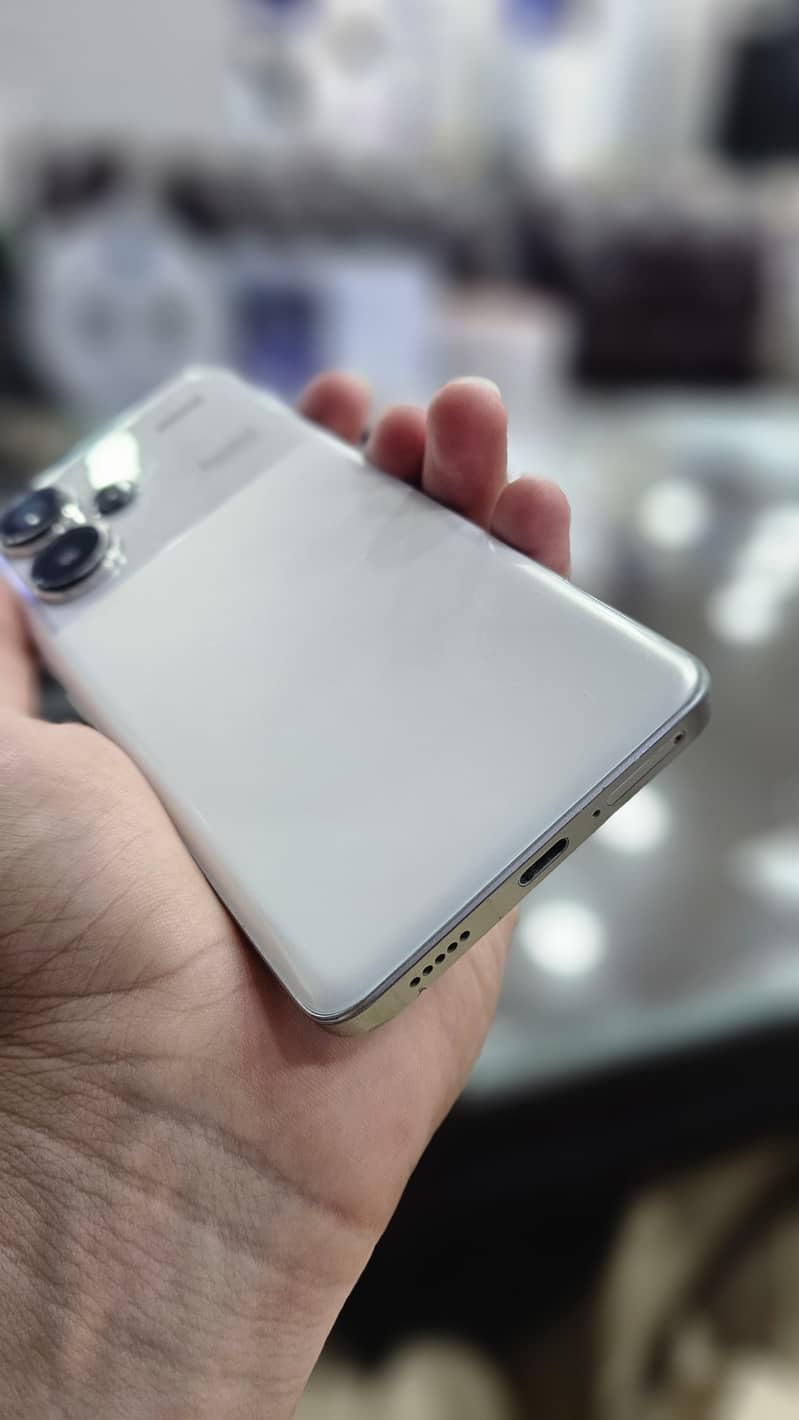 Redmi Note 13 Pro + 2