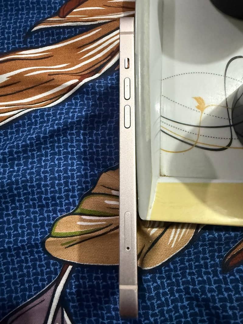 Apple iPhone 13 2