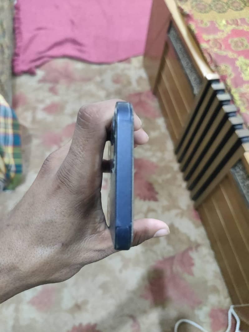 Apple iPhone 12 3