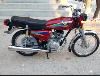 Honda 125 cc bike urgent for sale 03266435483