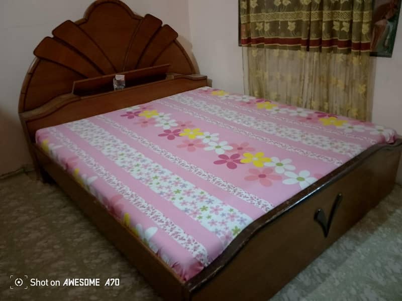 king bed with one attach space 4