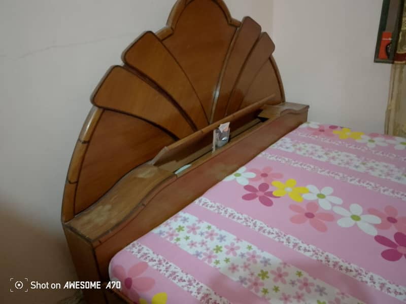 king bed with one attach space 5