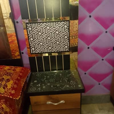 BED. DIVIDER . SIDE TABLES 2 . DRESSING