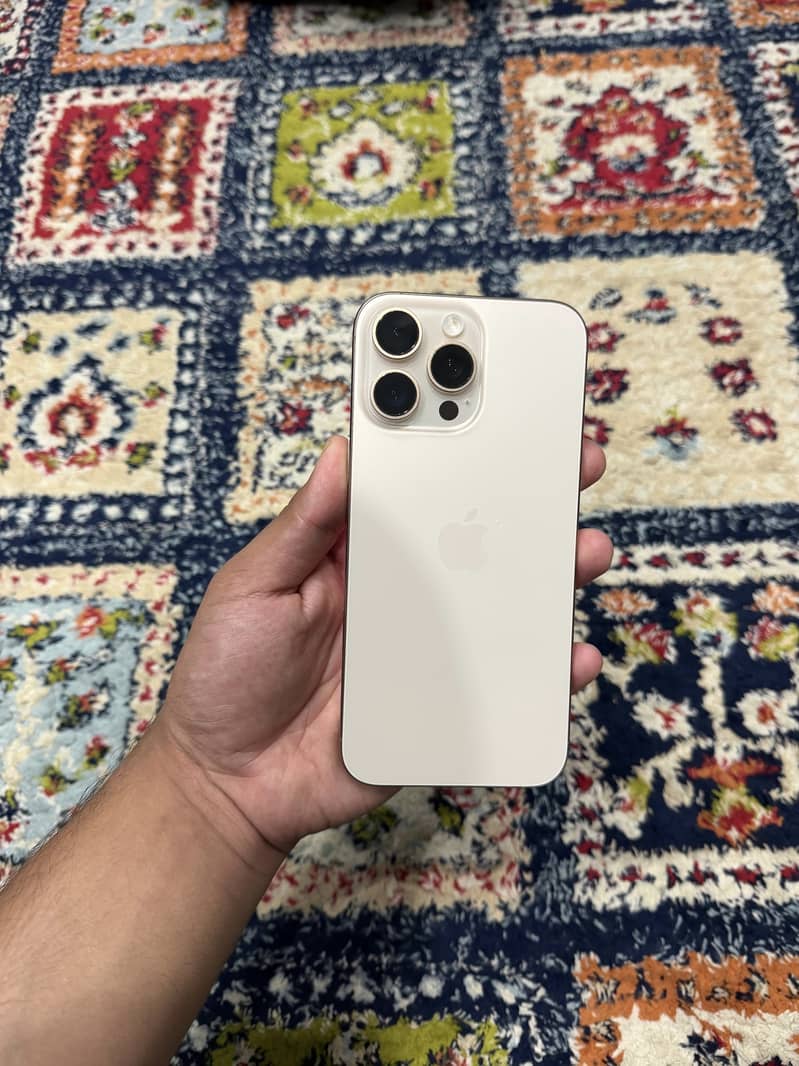 Apple iPhone 16 Pro Max 4
