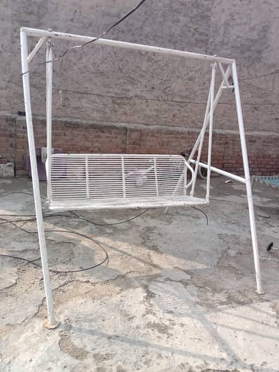 jhula good condition bht muzbot ha  03136000374