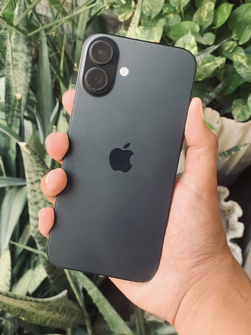 Apple iPhone 16 Plus 3