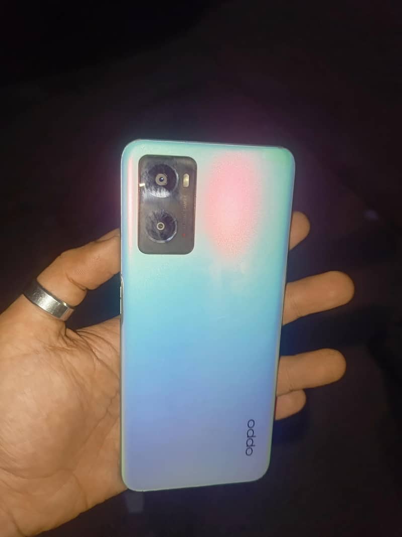 OPPO A76 1
