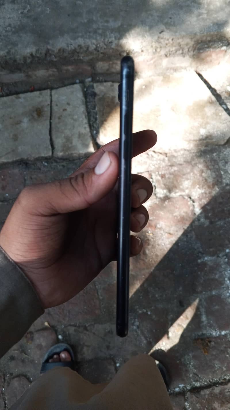 Apple iPhone 7 Plus 2