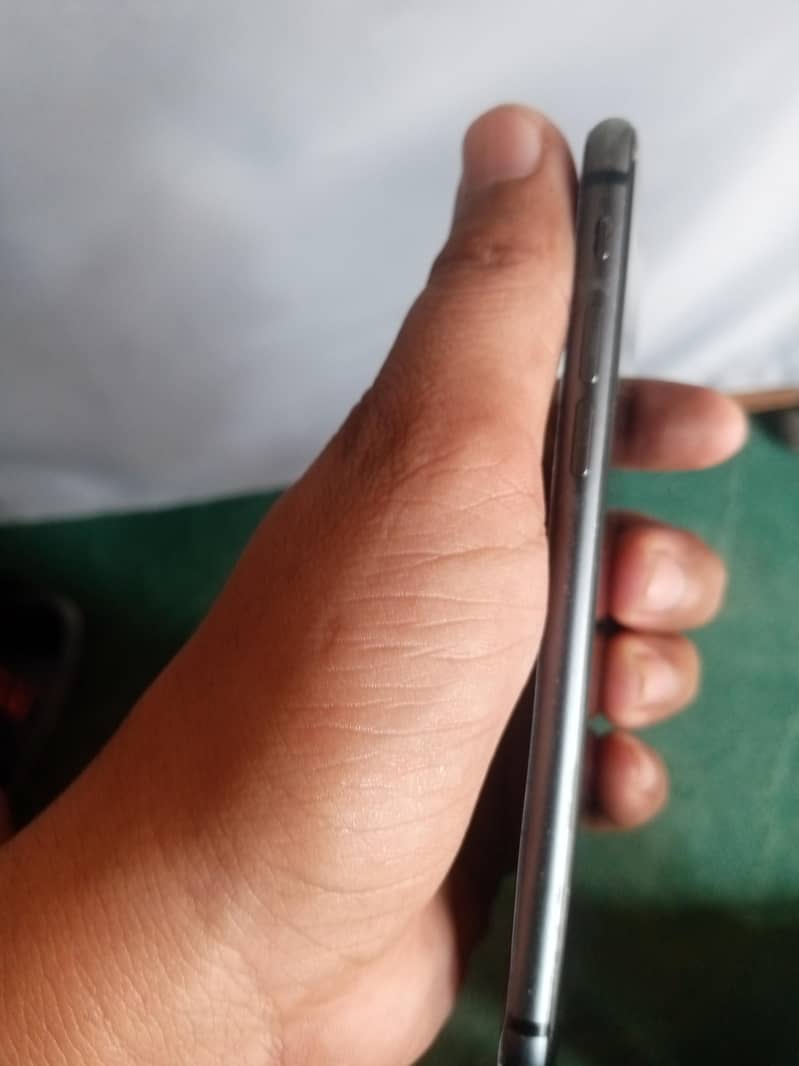iPhone 8 4