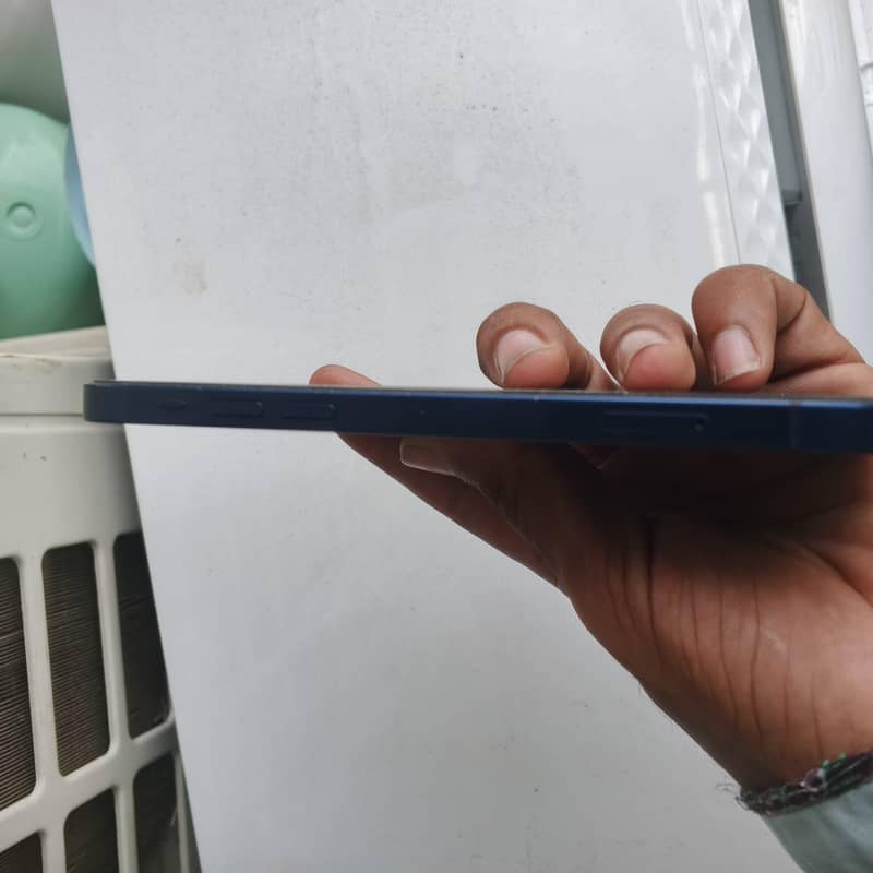 Apple iPhone 12 3