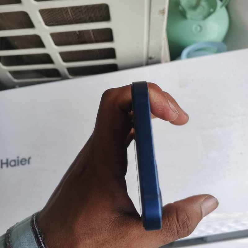 Apple iPhone 12 4