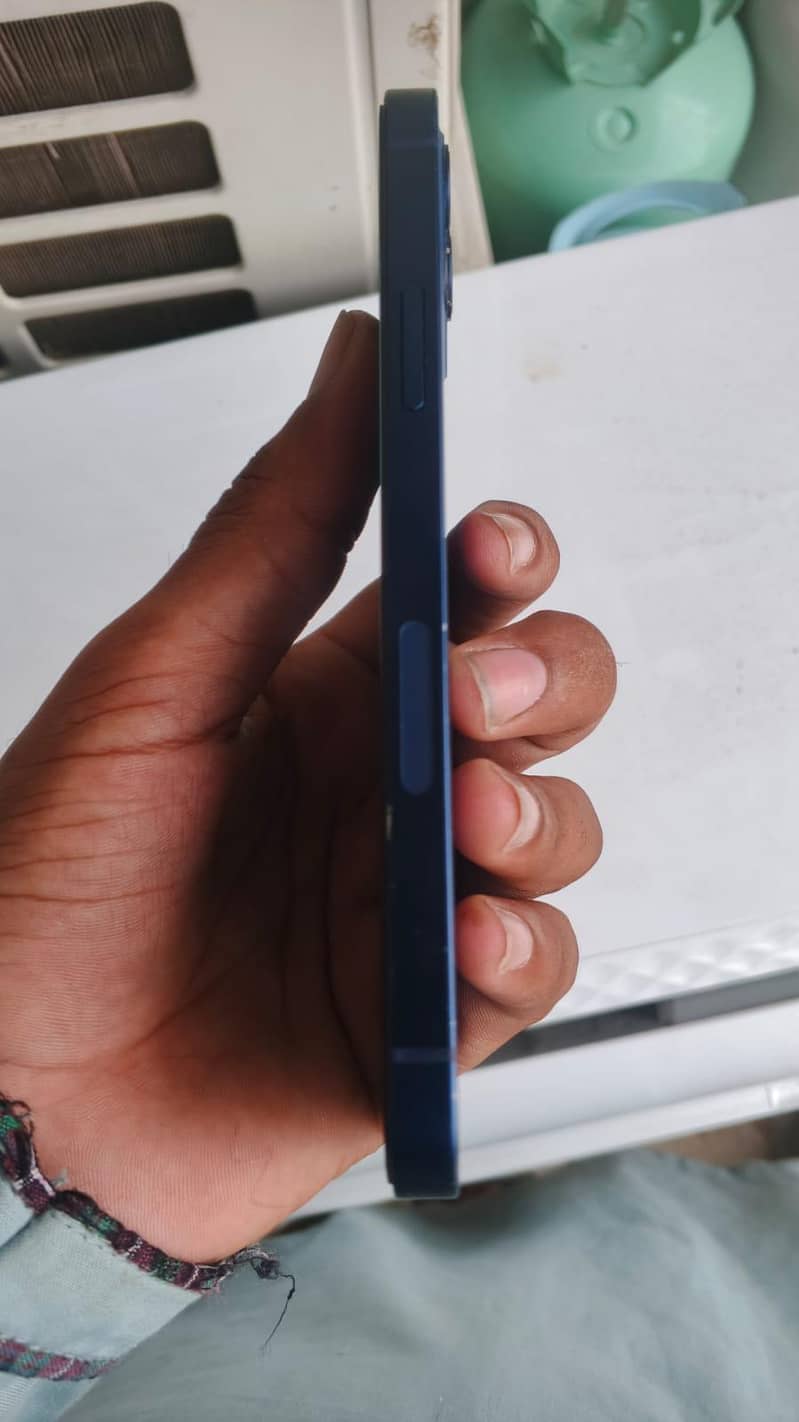 Apple iPhone 12 6