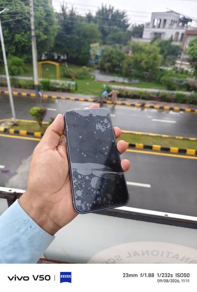 I phone 11 mdm 64gb