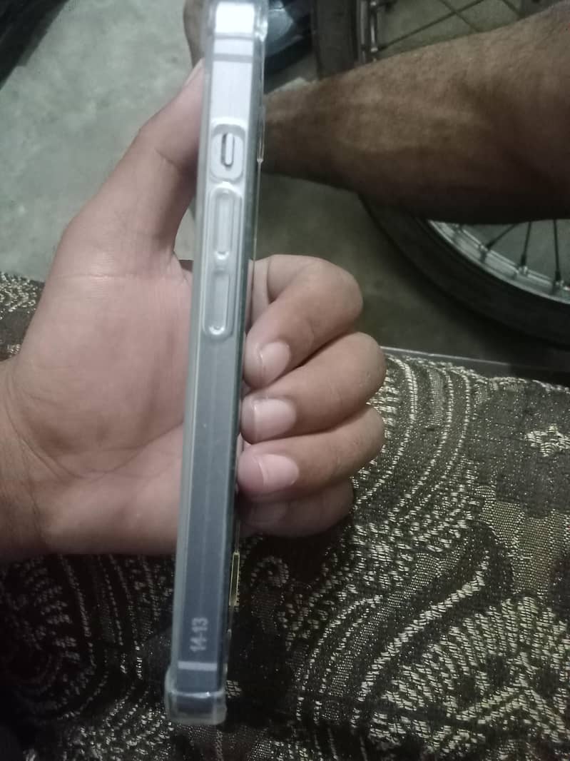 Apple iPhone 14 1