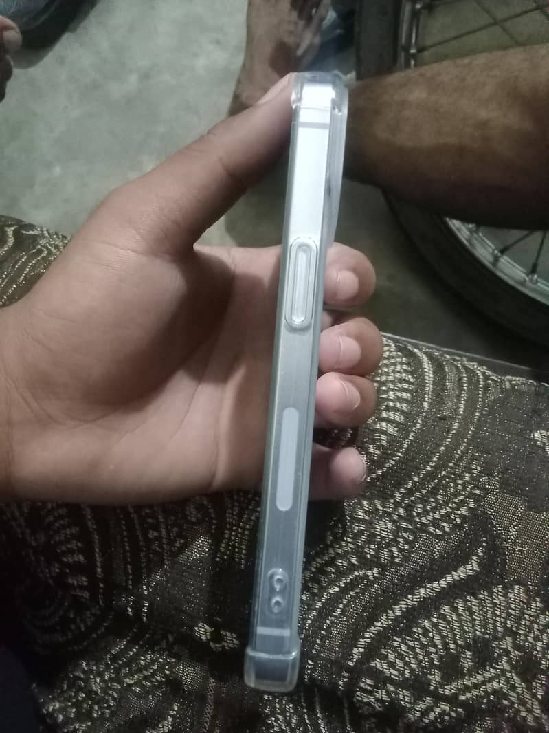 Apple iPhone 14 2
