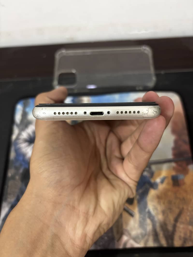Apple iPhone 11 3