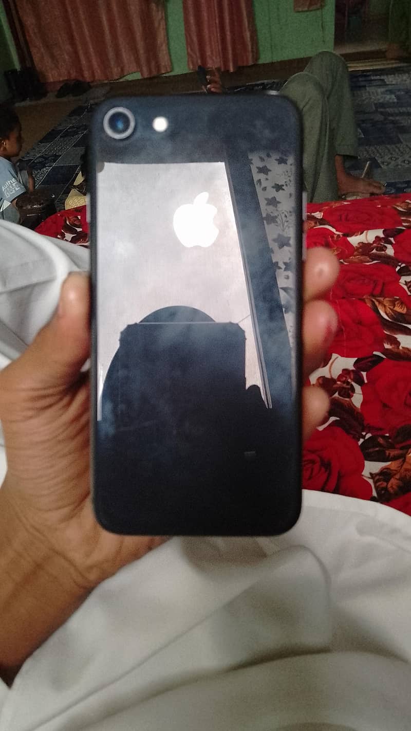 Apple iPhone 8 1