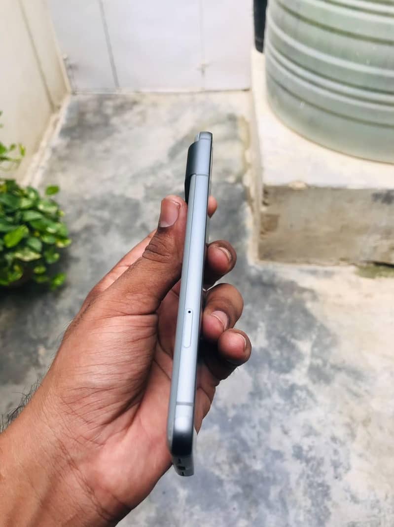 Google Pixel 8 4