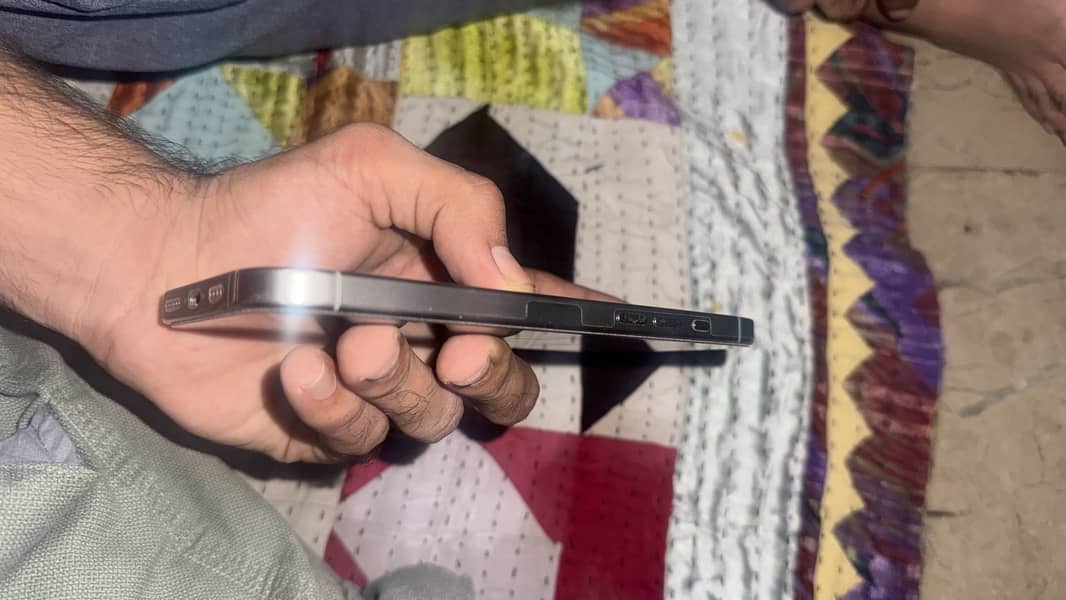 Apple iPhone 16 Pro Max 0
