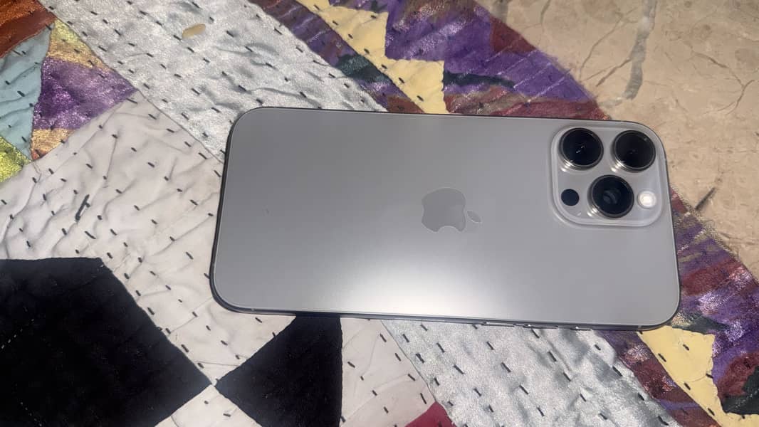 Apple iPhone 16 Pro Max 2