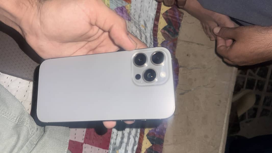 Apple iPhone 16 Pro Max 3