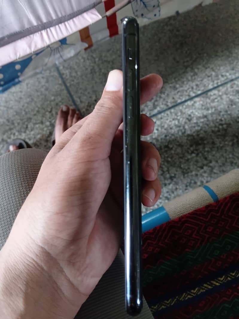 Apple iPhone 11 Pro Max 2