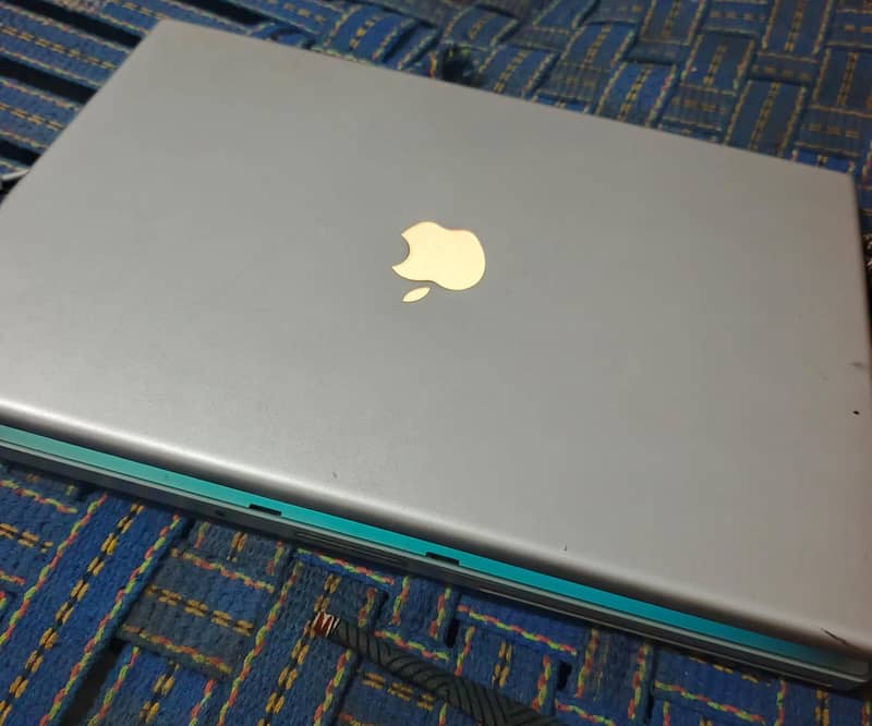 Macbook pro 0