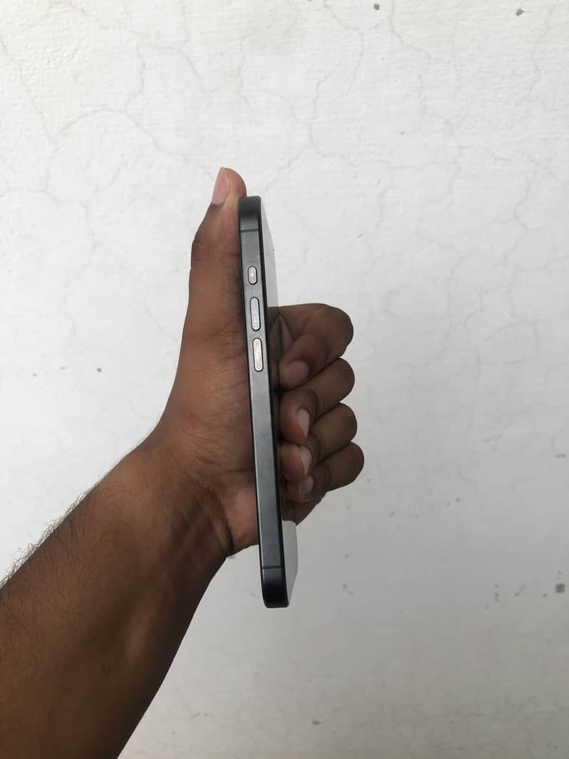 Apple iPhone 15 Pro 3